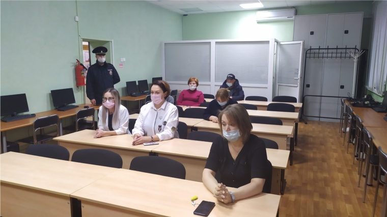 В учебно-методическом центре «Аспект» сотрудники полиции провели встречу на тему профилактики мошенничества